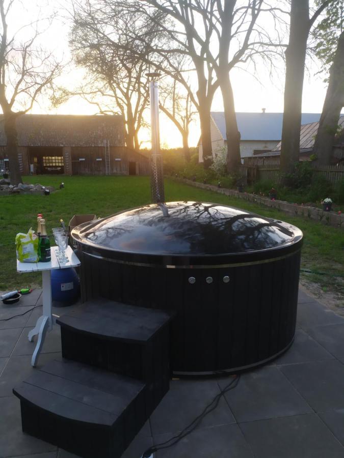 Dom W Malowniczej Wsi Z Imprezowa Stodola Hot Tub Jacuzzi Βίλα Zakrzewo Zalesie Εξωτερικό φωτογραφία